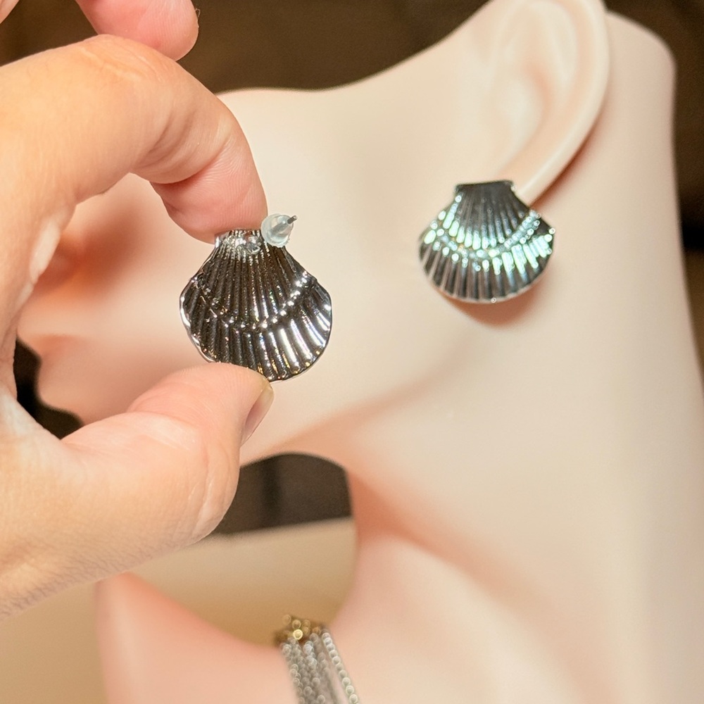 Silver Shell Stud Earrings - Elegant Women's Jewelry - Picture 6 of 7